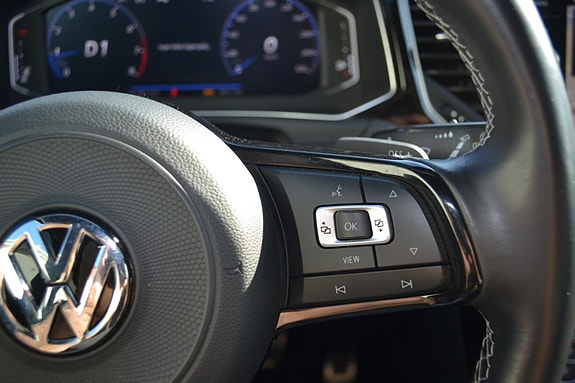 Volkswagen T-Roc 26 of 30