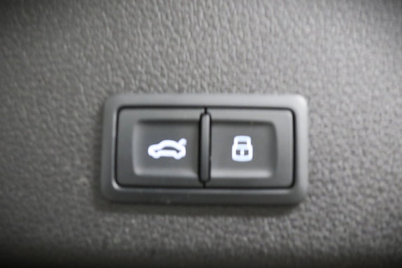 Audi e-tron 8 of 24