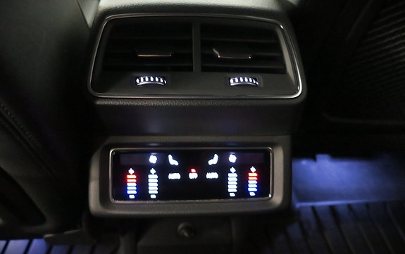 Audi e-tron 12 of 24
