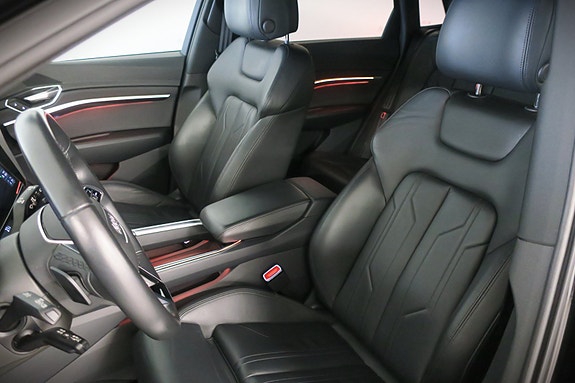 Audi e-tron 9 of 24