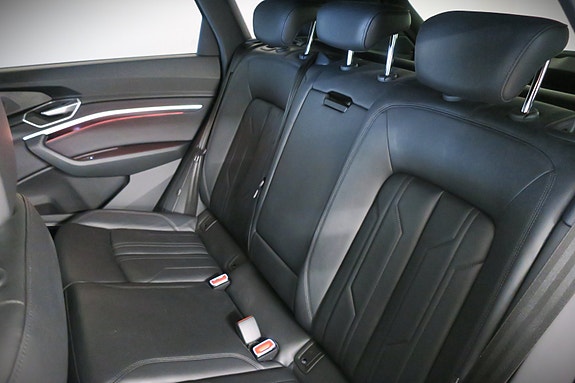 Audi e-tron 11 of 24