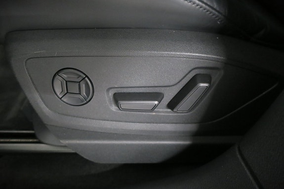 Audi e-tron 10 of 24