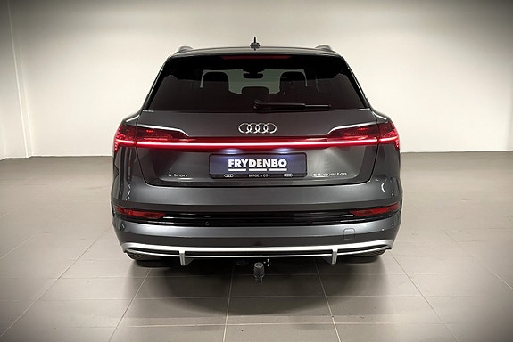Audi e-tron 4 of 25