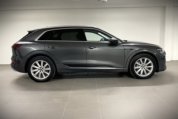 Audi e-tron 3 of 25