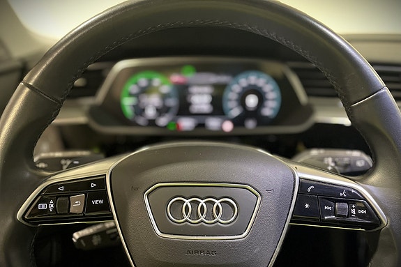 Audi e-tron 15 of 25