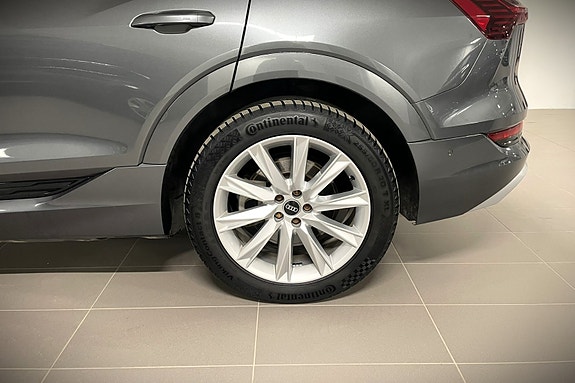 Audi e-tron 6 of 25