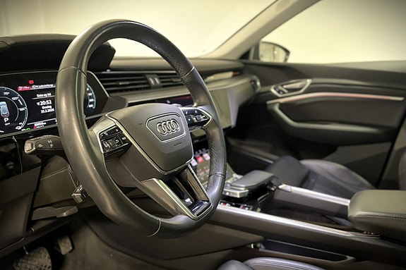 Audi e-tron 12 of 25
