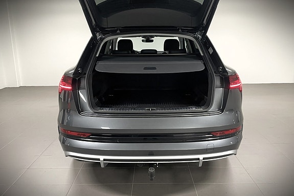 Audi e-tron 5 of 25