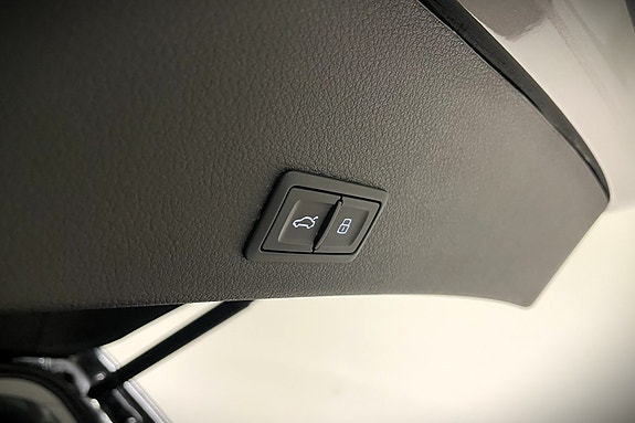 Audi e-tron 9 of 25