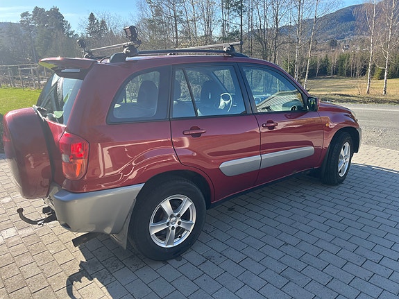 Toyota RAV4 6 of 30