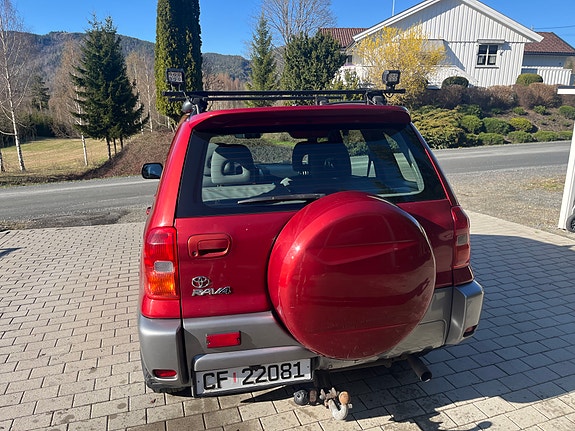 Toyota RAV4 4 of 30
