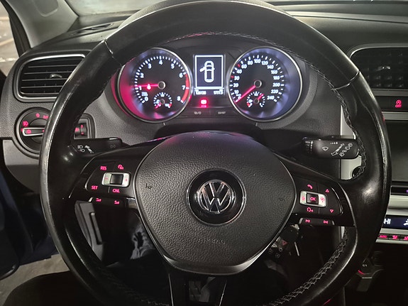Volkswagen Polo 10 of 30