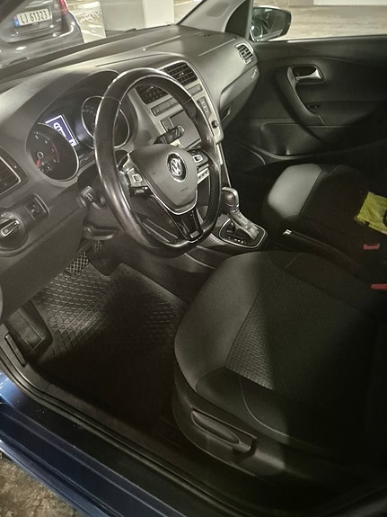 Volkswagen Polo 16 of 30