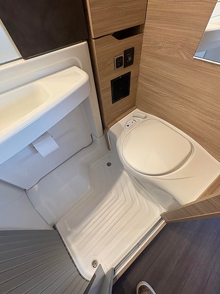 Knaus VAN TI PLUS - 650 MEG PLATINUM SELECTION SOLCELLE / ALDE / KROK / 4X4 / TV / GASSALARM ! 21 of 30