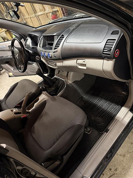 Mitsubishi L200 16 of 19