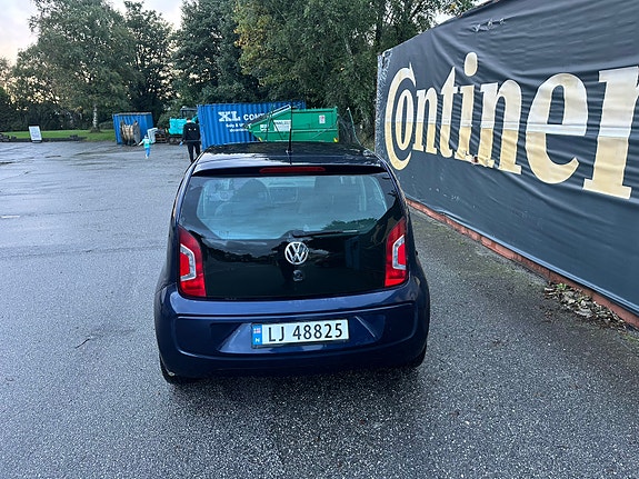 Volkswagen UP! 4 of 8
