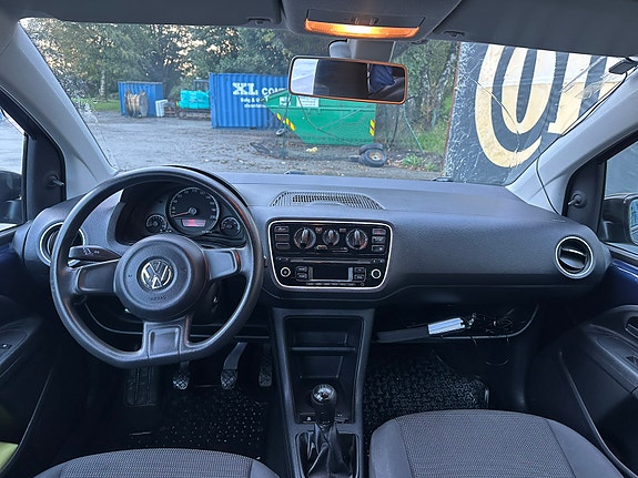 Volkswagen UP! 6 of 8