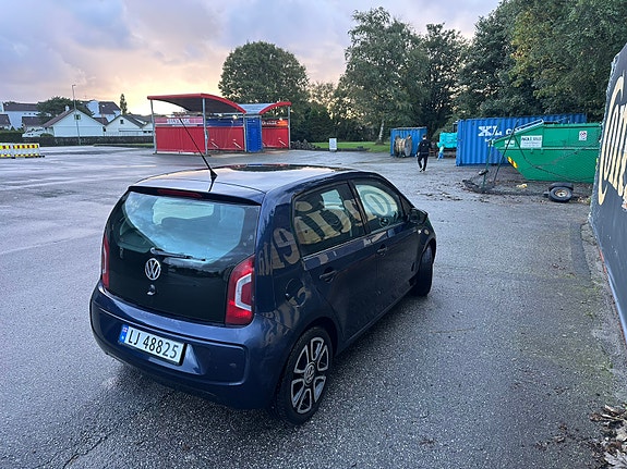Volkswagen UP! 5 of 8