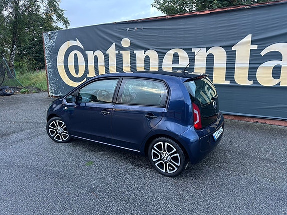 Volkswagen UP! 3 of 8