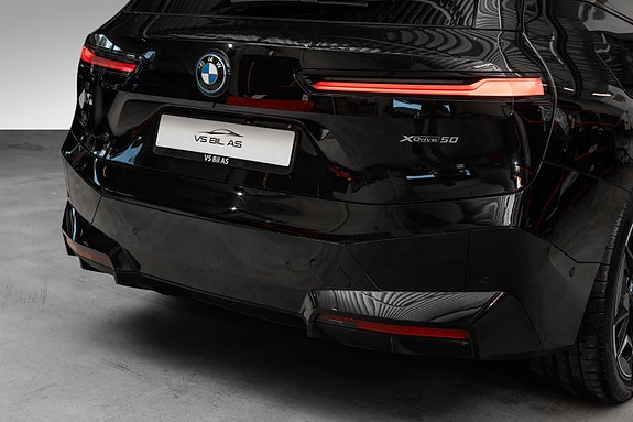 BMW iX 8 of 30