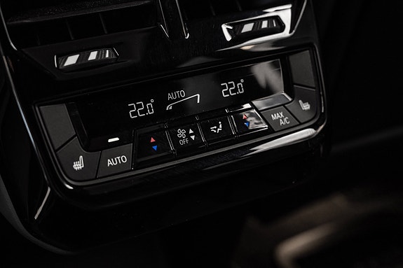BMW iX 18 of 30