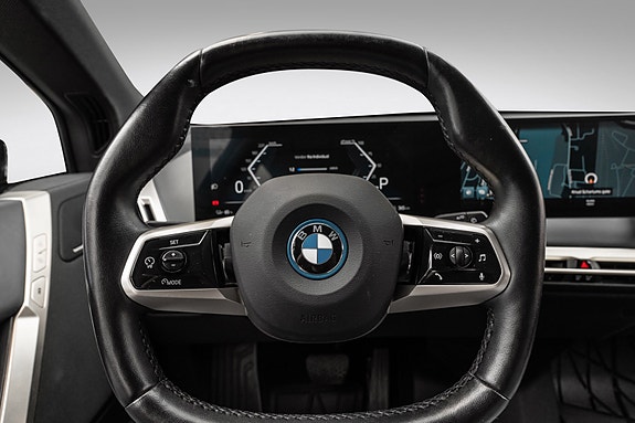 BMW iX 20 of 30