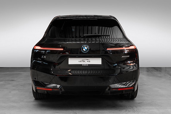 BMW iX 4 of 30