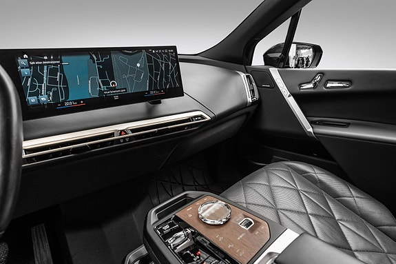 BMW iX 12 of 30