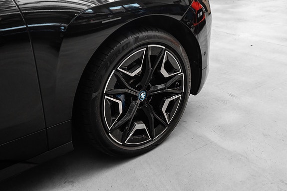 BMW iX 9 of 30