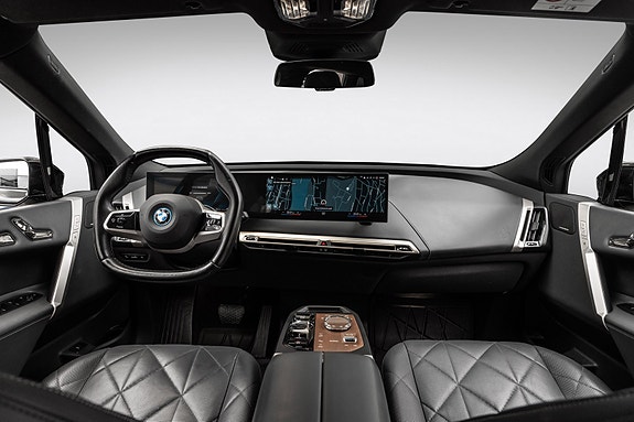 BMW iX 19 of 30