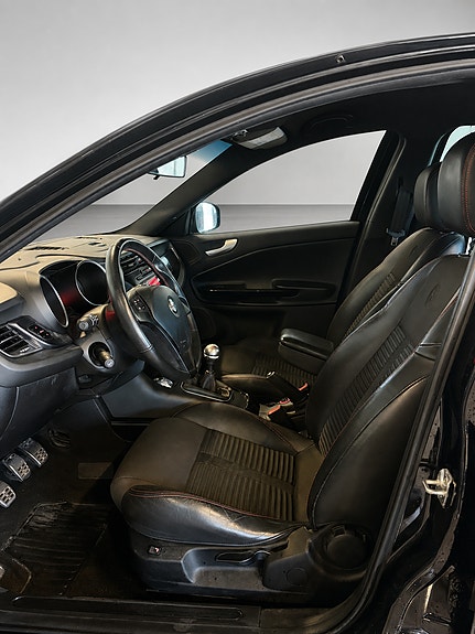 Alfa Romeo Giulietta 12 of 30