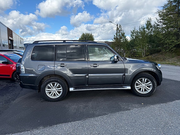 Mitsubishi Pajero 6 of 23