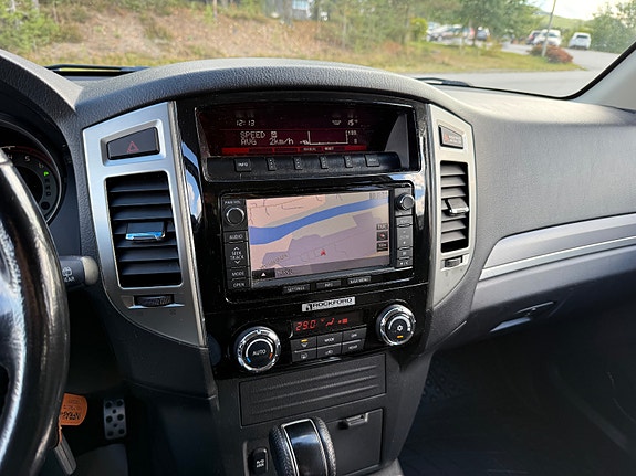 Mitsubishi Pajero 19 of 23