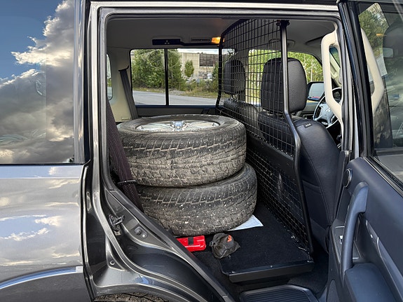 Mitsubishi Pajero 15 of 23
