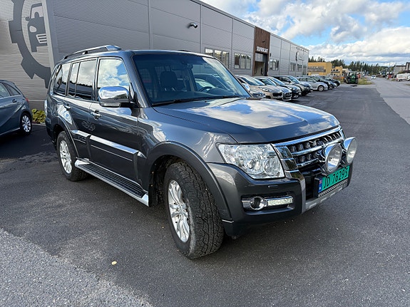Mitsubishi Pajero 7 of 23