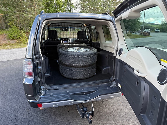 Mitsubishi Pajero 14 of 23