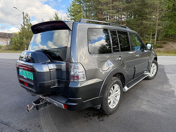 Mitsubishi Pajero 5 of 23