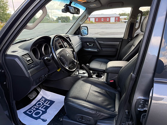 Mitsubishi Pajero 9 of 23