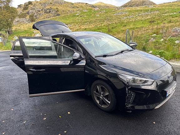 Hyundai IONIQ 2 of 16