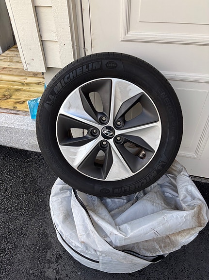 Hyundai IONIQ 16 of 16
