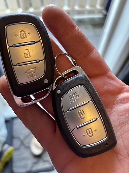Hyundai IONIQ 14 of 16