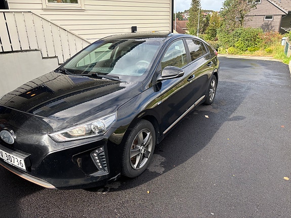 Hyundai IONIQ 12 of 16