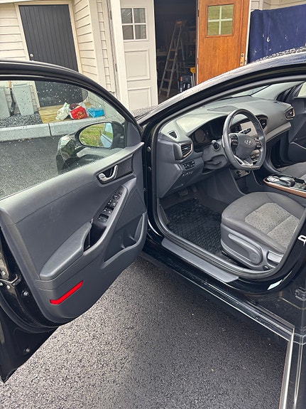 Hyundai IONIQ 8 of 16
