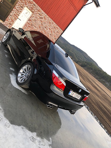 BMW M5 3 of 6