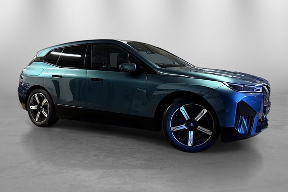BMW iX 14 of 30