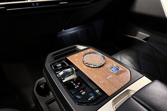 BMW iX 30 of 30
