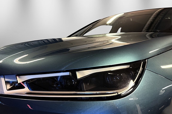 BMW iX 13 of 30