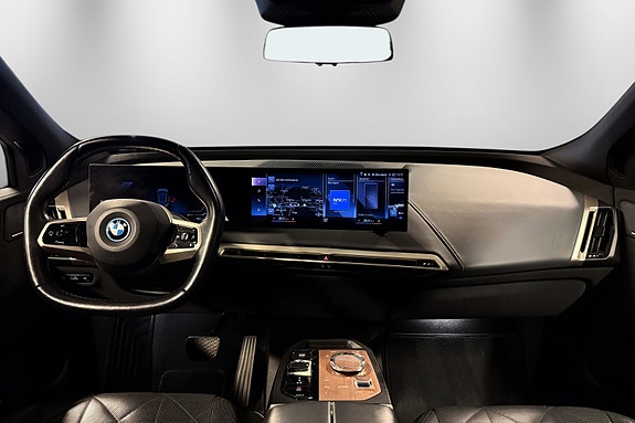 BMW iX 28 of 30