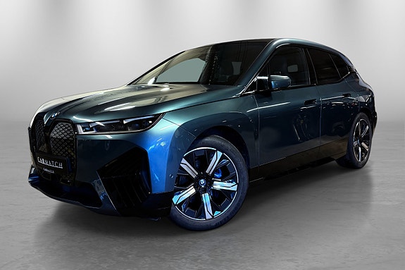 BMW iX 12 of 30