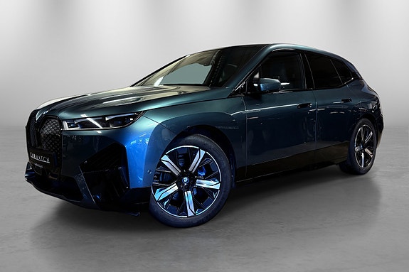 BMW iX 11 of 30